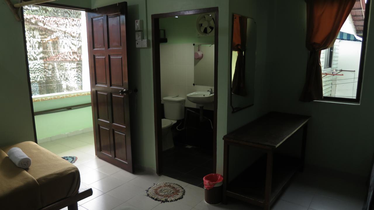 Pangkor Guesthouse Spk Kampong Sungai Udang Екстер'єр фото
